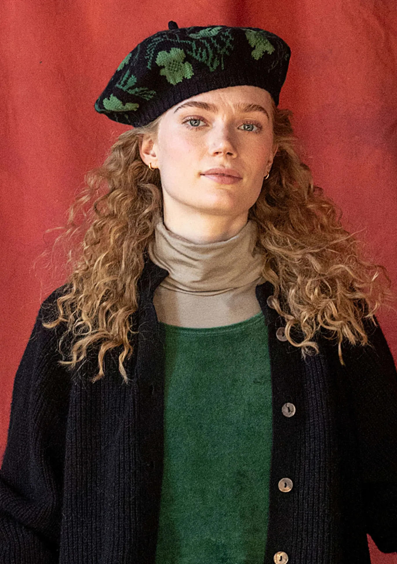 Gudrun Sjödén Gestrickte Baskenmütze „Gnistra“ aus Alpakawollgemisch/Bio- und Recycling-Baumwolle^ Accessoires